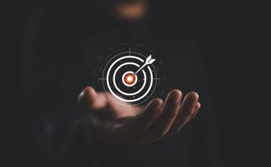 İş hedefi ve hedefleri. İş büyümesini planlayan analitik iş adamları, strateji dijital pazarlama, kâr geliri, ekonomi, borsa eğilimleri ve iş dünyası, teknik analiz stratejisi