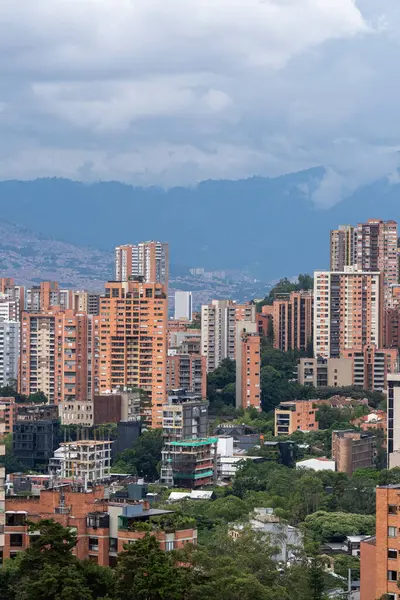 Medellin Kolombiya. 05/25/2024. Medellin 'in Provenza turist mahallesinin havadan görüntüsü
