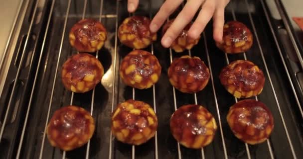 Appelvullingen Bakken Voor Taarten Met Appels Gelei Oven Een Professionele — Stockvideo