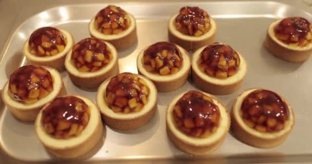 Tartlets Table Professional Confectioner Decorated Apple Jelly Filling — Stock Video