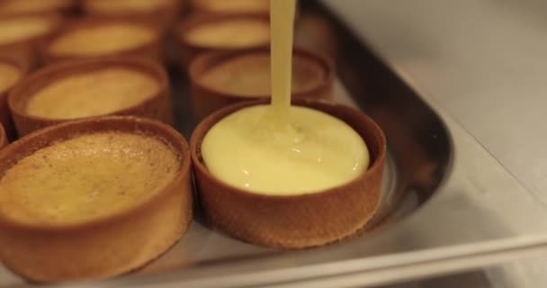 Pastry Chef Fills Tartlets White Cream Work Professional Confectioner Preparing — Stock Video