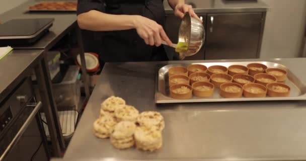 Homemade Baking Making Tarts Home Process Filling Tarts — Stock Video