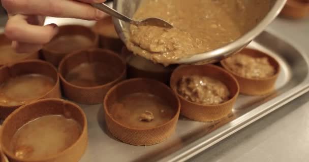 自制烘焙 在家做糕点 填装油箱的过程 — 图库视频影像