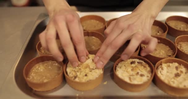 Χειροποίητα Κέικ Στο Σπίτι Διαδικασία Παρασκευής Κέικ Ζαχαροπλαστική Στην Κουζίνα — Αρχείο Βίντεο