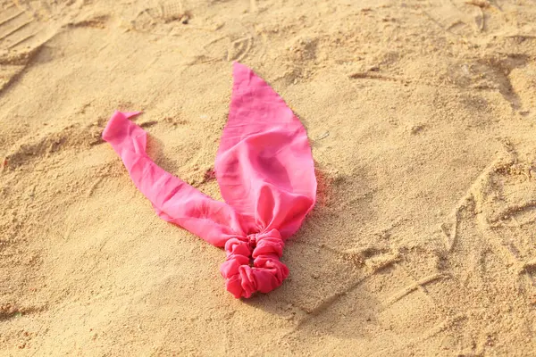 Kumsaldaki havlu. en üstteki görünüm