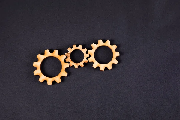 Siyah arkaplanda dişliler