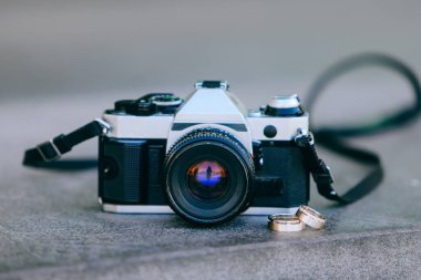 masadaki eski dijital kamera