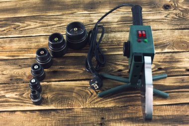 Sıcak kaynak için elektrikli aygıt 