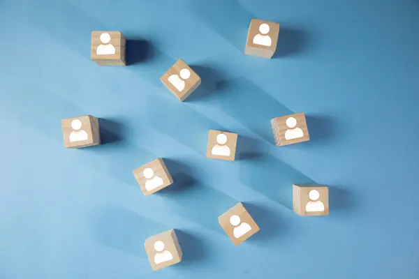 Mavi arkaplanda insan simgesi