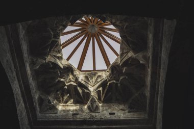 Kilisenin kubbesi içeriden