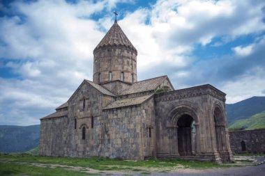 Ermenistan dağlarındaki antik güzel manastır Tatev 
