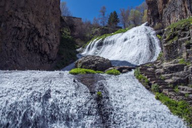 Ermenistan 'da Arpa nehrinde Jermuk şelalesi
