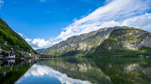 Utsikt Över Sjön Hallstatt Österrike Med Sina Berg Och Blå — Stockfoto