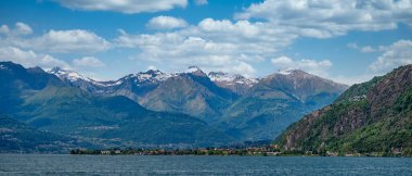 Como Gölü 'ndeki Bellano Körfezi manzarası.