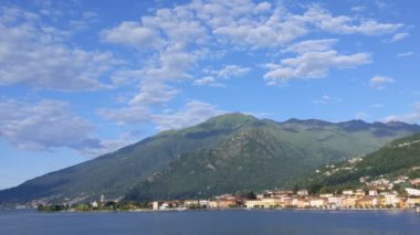 Gravedona 'dan Como Gölü manzarası sahildeki bir otelden.