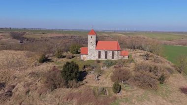 St. Michael Kilisesi Gerbstedt yakınlarındaki bir tepede.
