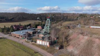 Harz Dağları 'ndaki Sangerhausen yakınlarında Wettelrode' da bir maden manzarası.