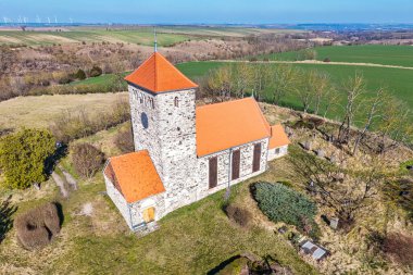 St. Michael Kilisesi Gerbstedt yakınlarındaki bir tepede.