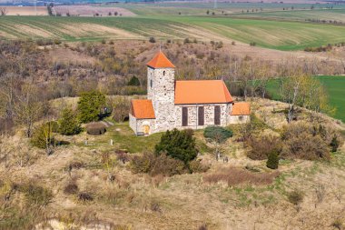 St. Michael Kilisesi Gerbstedt yakınlarındaki bir tepede.