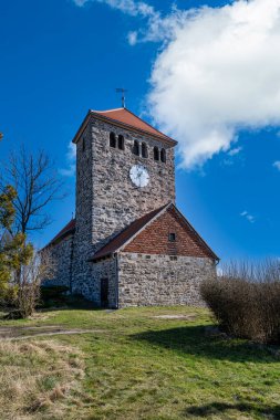 St. Michael Kilisesi Gerbstedt yakınlarındaki bir tepede.