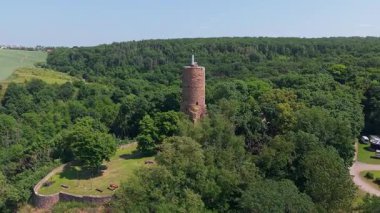 Almanya 'daki Bornstedt şatosunun hava manzarası sonbaharın sonlarında harabeye döndü