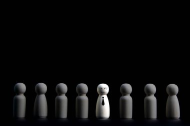 Siyah arka planda bir grup iş adamı, 3 boyutlu görüntüleme