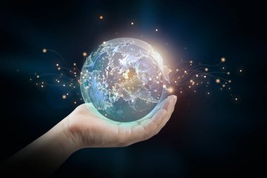 küresel ağ bağlantısı. Dünya ve gezegenin yenilikçi yaratıcılığıyla yenilikçi bir dünya. Dijital teknolojide küresel teknoloji ve nesnelerin internetinde görüntü