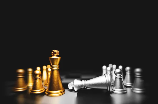 Altın Satranç Kralı Satranç Karanlık Arka Planda Boyutlu — Stok fotoğraf