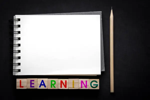 Beyaz arkaplanda metin