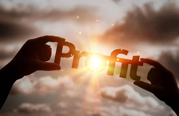 Karanlık arka planda kelime karlı el ele tutuşmalar. İş, yatırım ve finans kavramı. 3d oluşturma