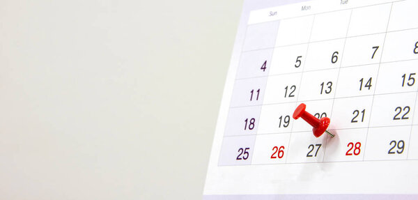 Calendrier Rouge Sur Table — Photo