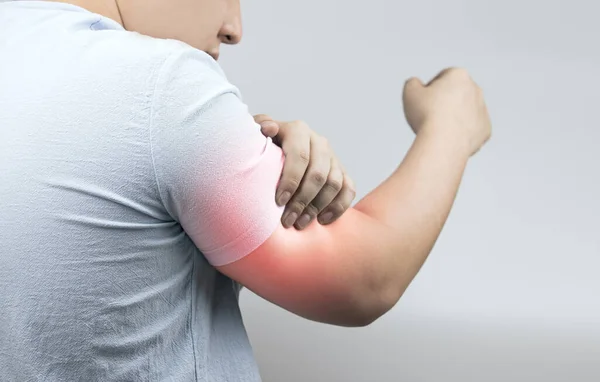 Άνθρωπος Κόκκινο Πόνο Στον Αγκώνα Έννοια Του Πόνου — Φωτογραφία Αρχείου