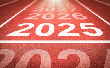 Yeni yılın başlangıcı. Koşu yolunda 2025, 2026, 2027 yılındaki değişiklikler. Yeni yılda başlayan yeni fikirlerin kavramı, KPI 'nin hayatta başarı hedeflerini belirlemenin yanı sıra planlama.