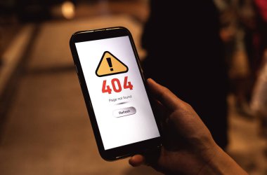 404 Page hata bulunamadı. Ekran, web sitesinin bakım ve destek sayfasında hatalar gösterir. İnternet ağı kavramları, sunucu bağlantı sorunları ve sinyal arızalarının iyileştirilmesi