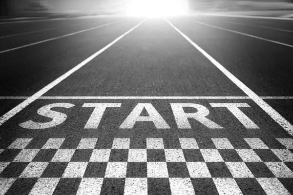 Koşu parkurunda başlangıç noktası. İş rekabeti kavramı, iş kurma planı, stratejiler ve zorluklar veya fırsatlar ve değişimler içeren kariyer yolları.