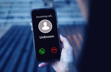 Akıllı Telefon Gelen Arama Bildirimi. Gezici internet promosyonları satmak için dolandırıcı ya da yabancı, dolandırıcı ve kişi kavramı