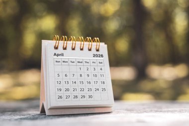 Takvim sayfası Nisan 2026, doğal arka plan, fotokopi alanı ve iş tasarımı. Aylık planlama kavramı, önemli programlar, toplantılar ve randevular.