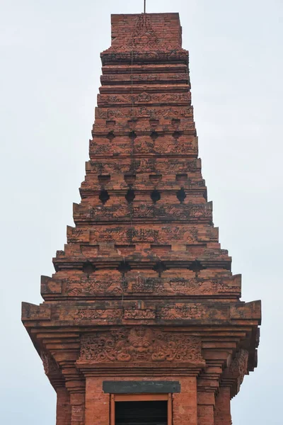 2023年4月 印度尼西亚莫约克特 巴扬拉图门 Bajang Ratu 是12世纪前后爪哇岛上一个印度教佛教王国的考古遗迹之一 — 图库照片