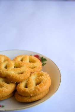 Danimarka kurabiyeleri, tereyağlı kurabiyelerin üzerine beyaz şeker ve tatlı kurabiyeler.