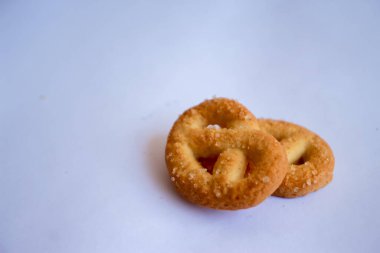 Danimarka kurabiyeleri, tereyağlı kurabiyelerin üzerine beyaz şeker ve tatlı kurabiyeler.