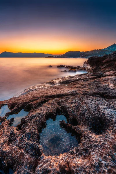 Ligurian Denizi üzerinde güzel bir günbatımı. Tellaro Lerici, Liguria İtalya
