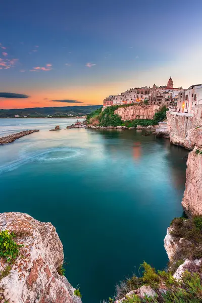 Vieste Gargano 'nun günbatımı manzarası, Puglia, İtalya