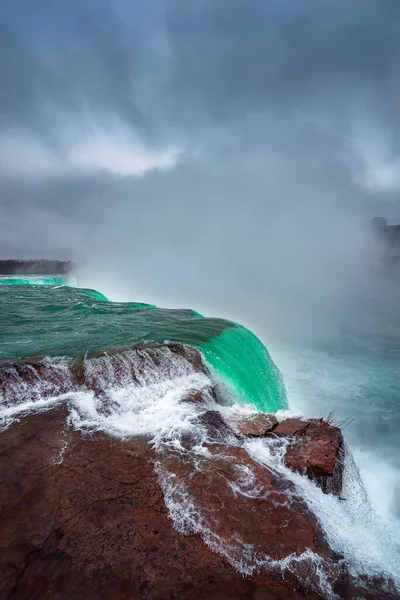 Niagara Şelaleleri 'nin New York, ABD' deki panoramik manzarası. 