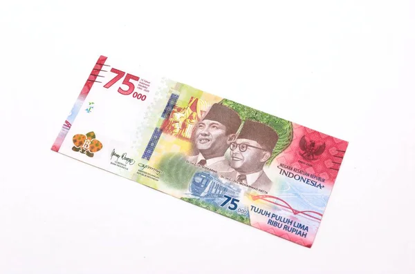 75.000 Rupiah 'lık banknotlar, üst görünüm, Endonezya Cumhuriyeti' nin 75. yıldönümü. Özel baskı.