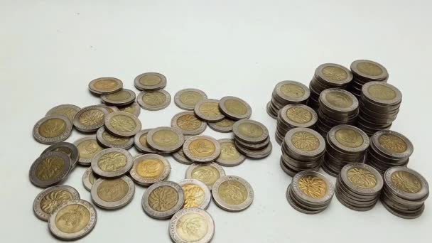 Man Hand Takes Coin Pile Coins Table Coins Denomination 500 — Vídeo de Stock