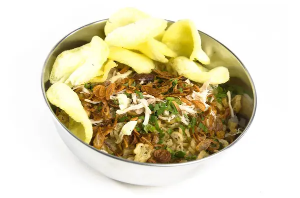 Tavuk lapası, dilimlenmiş tavuk, kek, kereviz yaprağı, kızarmış soğan, fıstık sosu ve kraker gibi çeşitli malzemelerle süslenmiş geleneksel Endonezya yemeğidir..