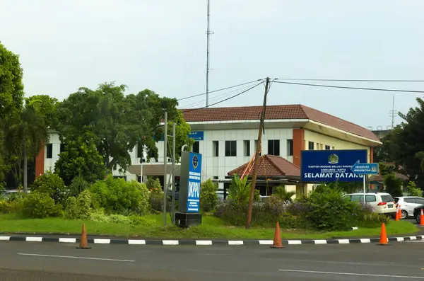 Tangerang, Endonezya - 27 Mart 2024: Soekarno-Hatta Uluslararası Havalimanı 'ndaki Göçmenlik Bürosu. Endonezya vatandaşları ve yabancılar için pasaport hazırlama ve genişletme yeri.