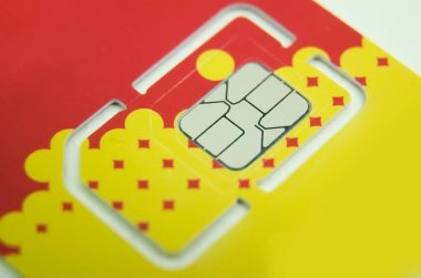 Beyaz arkaplanda GSM SIM Kartın Macro Fotoğrafı