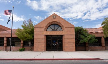 Boulder City, NV / USA - 24 Mayıs 2025: Boulder City, Nevada 'daki ABD Postane binasının dış fotoğrafı