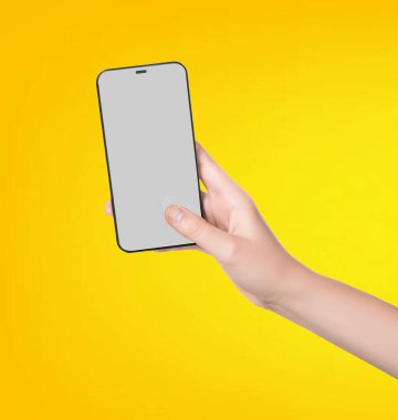 Sarı arka planda boş ekranı olan akıllı telefonu tutan kadın. Model